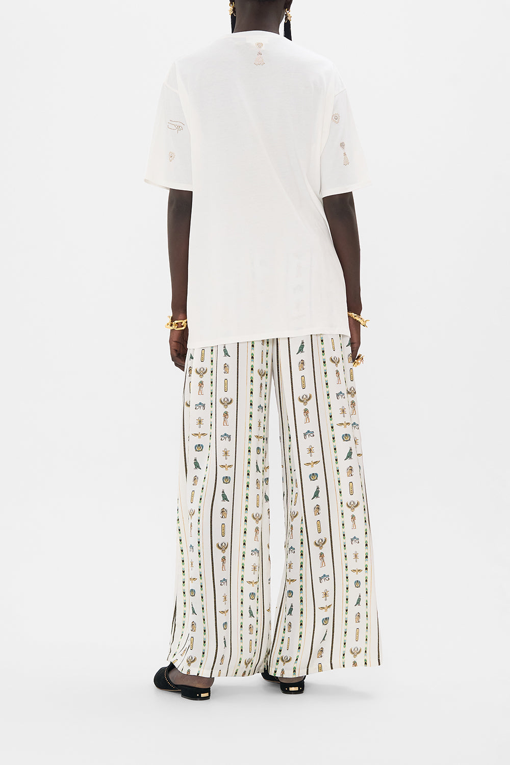 CAMILLA Oversized Band Tee in White Valley of the Queens print