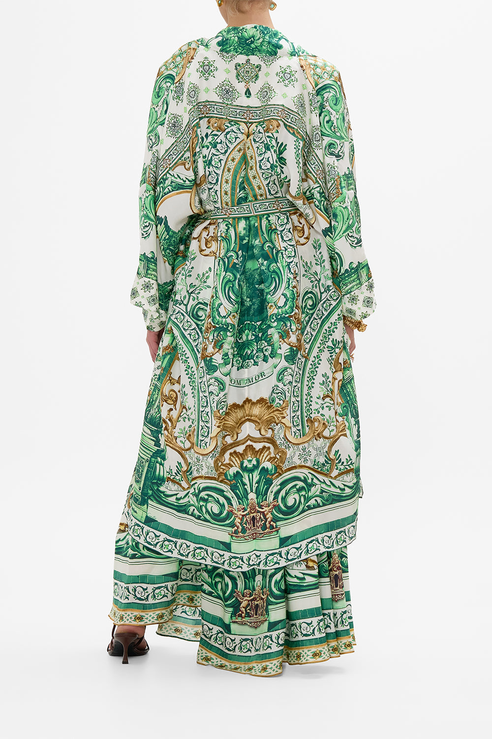 OVERSIZED LAYER WITH TIE SLEEVE CORRIDOR OF CALM