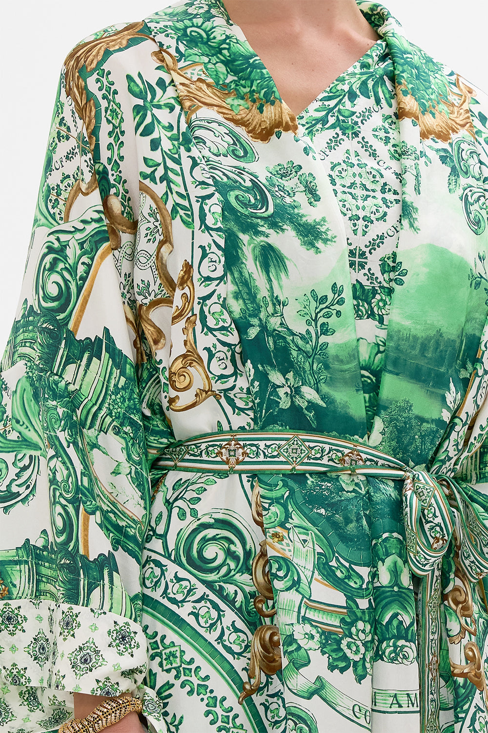 OVERSIZED LAYER WITH TIE SLEEVE CORRIDOR OF CALM