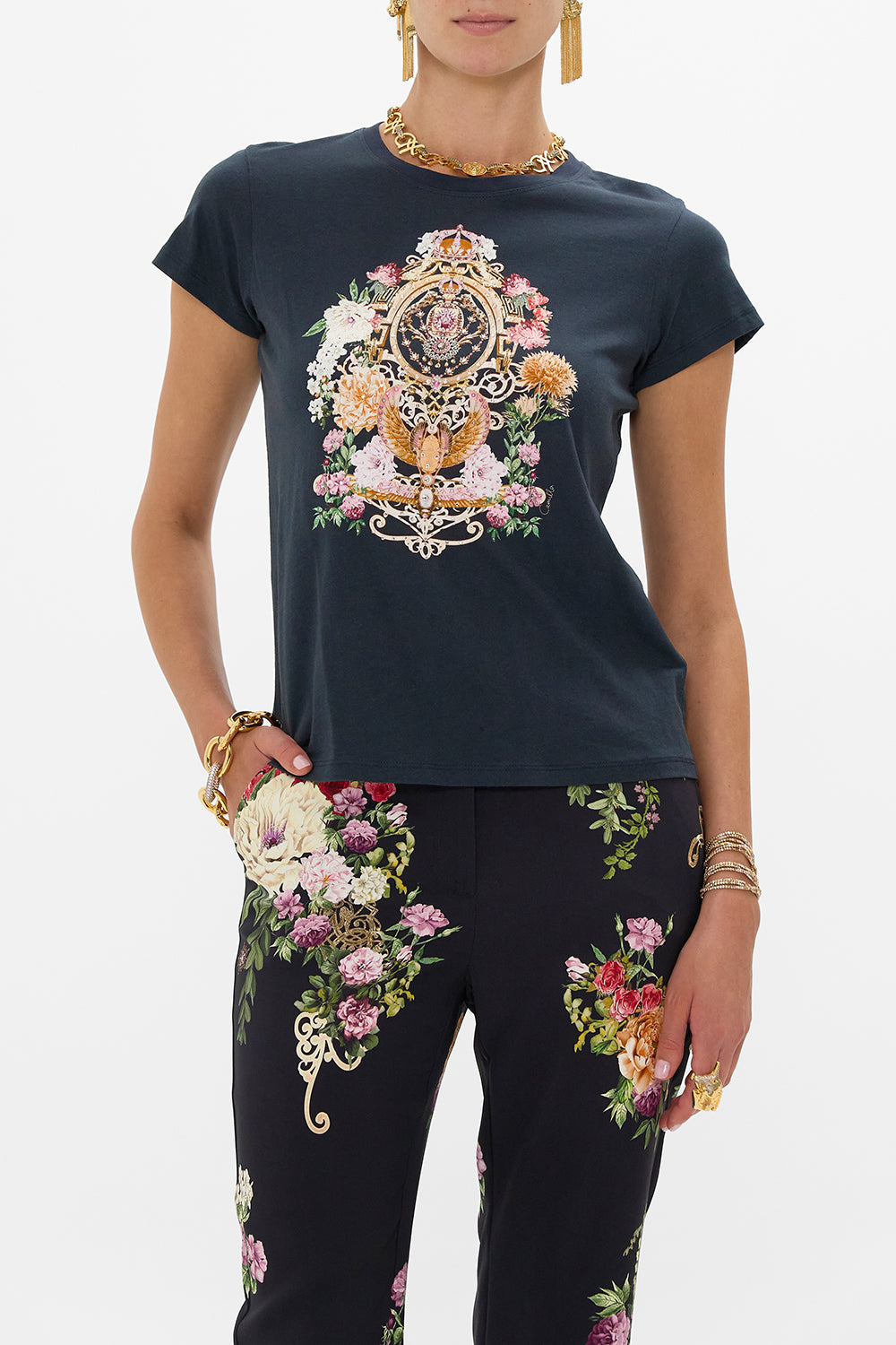 SLIM FIT ROUND NECK T-SHIRT - BLK/MULTI ADORNED IN ALEXANDRIA