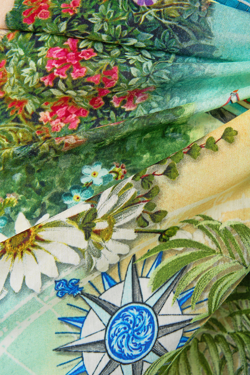 The CAMILLA Woven Short Sarong With Tassels in our Just Coasting print.