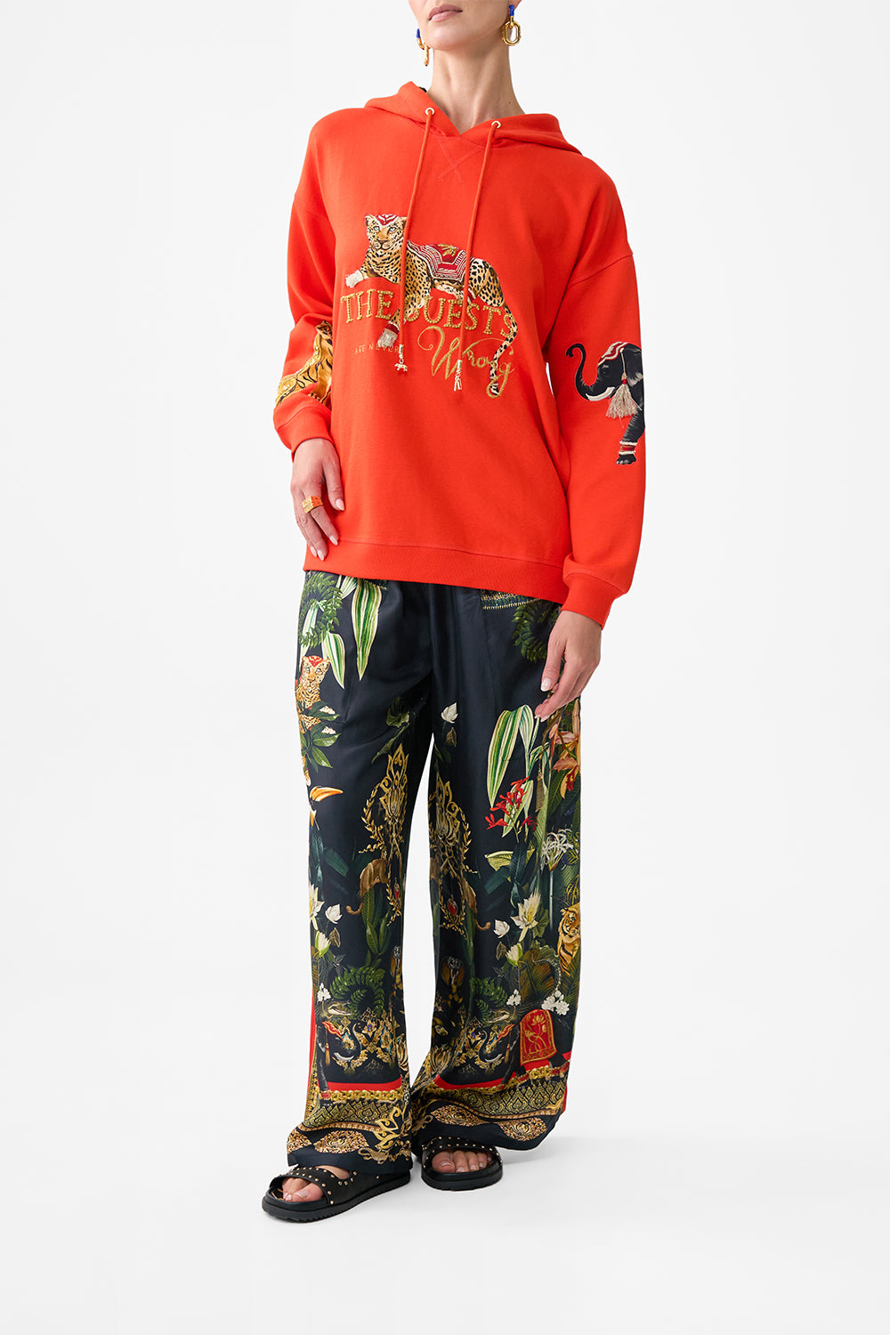 HOODIE WITH POCKETS READY FOR MY WELCOME DRINK