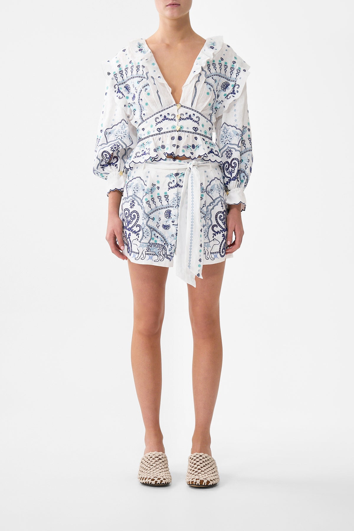 TUCK FRONT SHORT ALL ABOUT THAT LACE