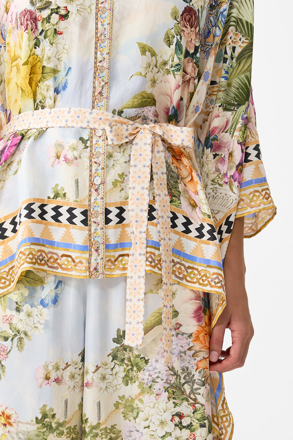 BUTTON THROUGH SCARF BLOUSE THE ARCHITECTS OF ALCÁZAR