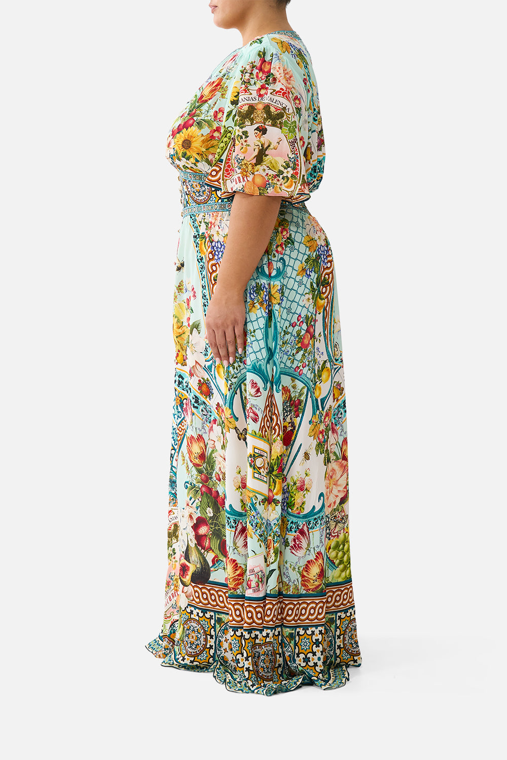 SHAPED WAISTBAND DRESS WITH FLUTTER SLEEVES MAGIC OF THE MERCADO
