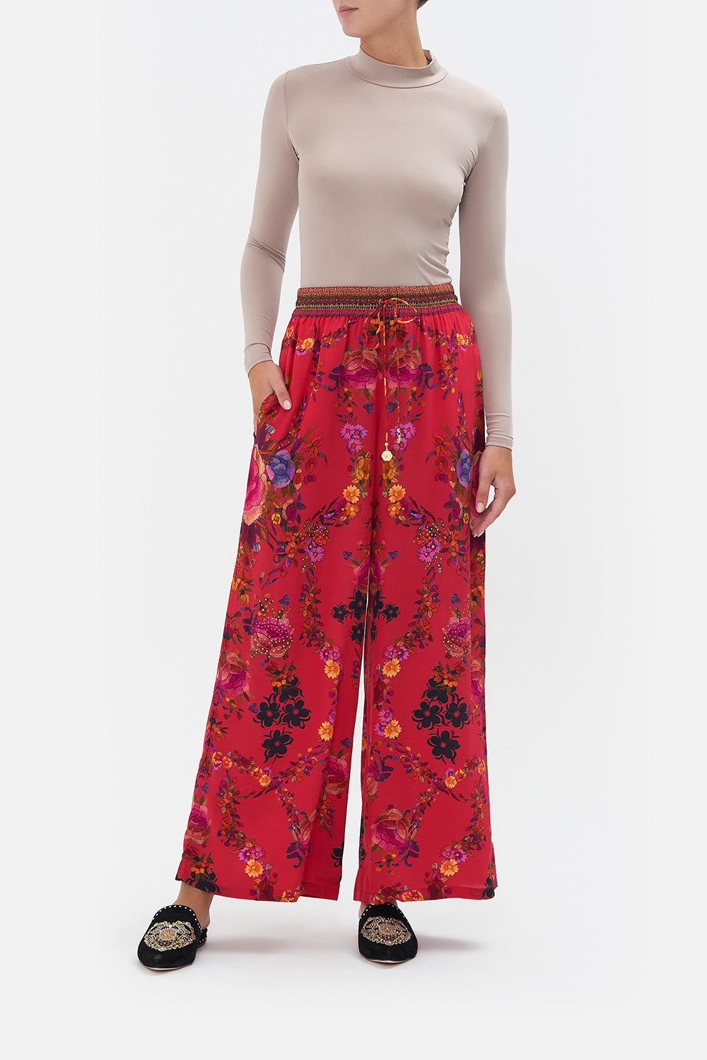 STRAIGHT LEG PANT VIEW FROM THE VEIL