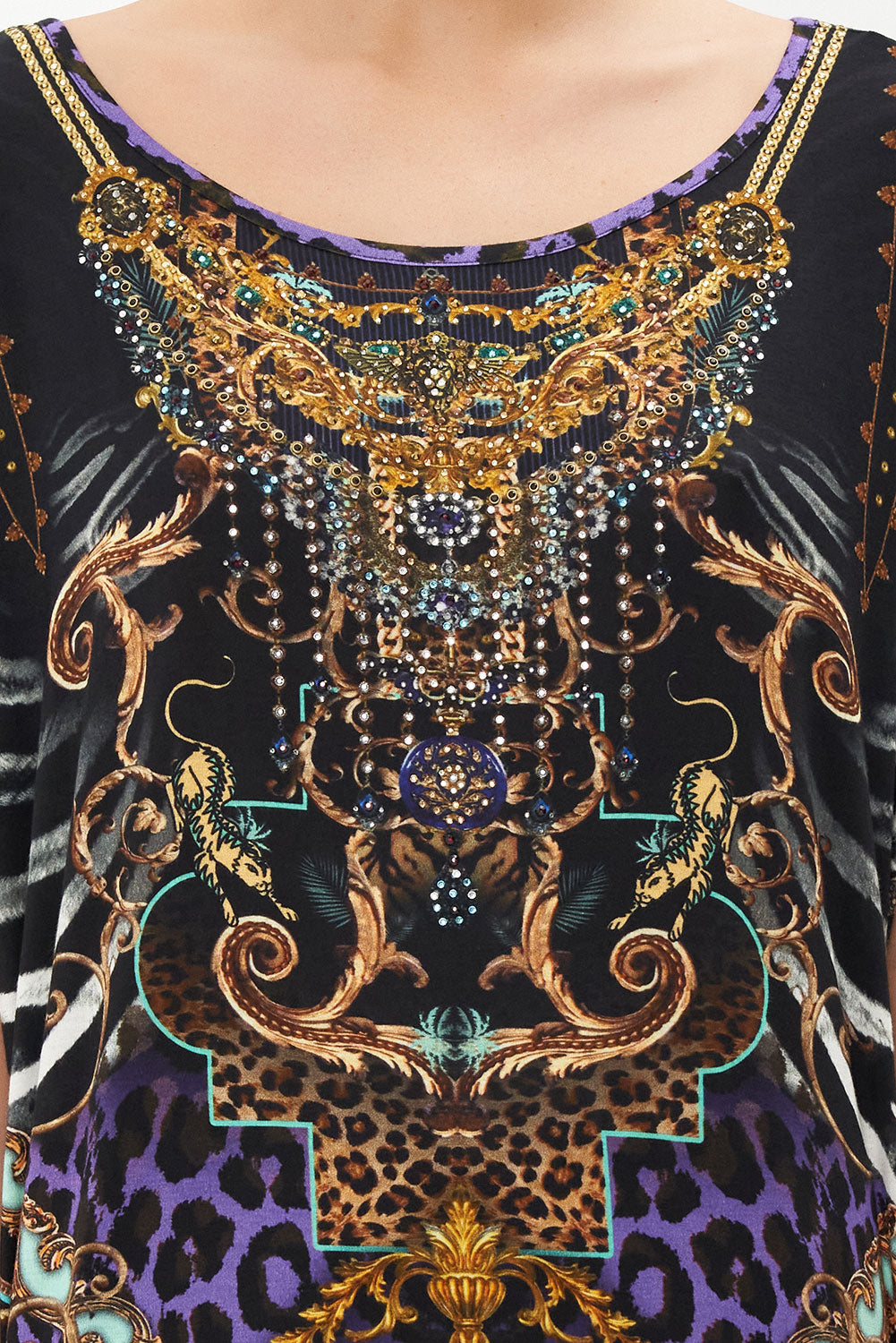 LOOSE FIT TEE SHES GOT GRACE