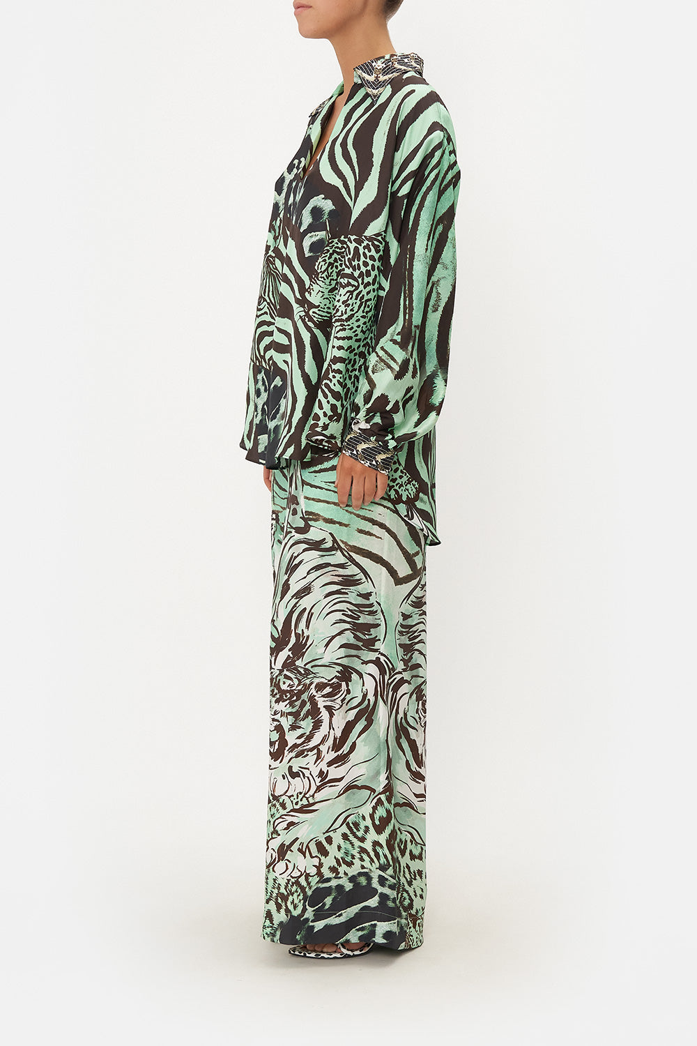 V-NECK BLOUSE WITH COLLAR LEOPARD LORE