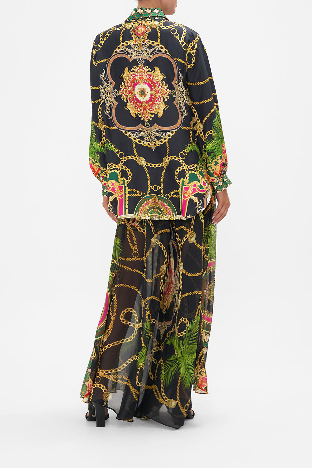 V-NECK BLOUSE WITH COLLAR JEALOUSY AND JEWELS