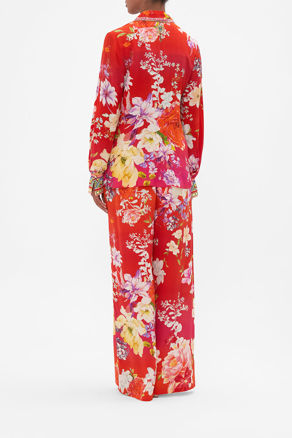 CURVED COLLAR BLOUSE KISS AND TELL