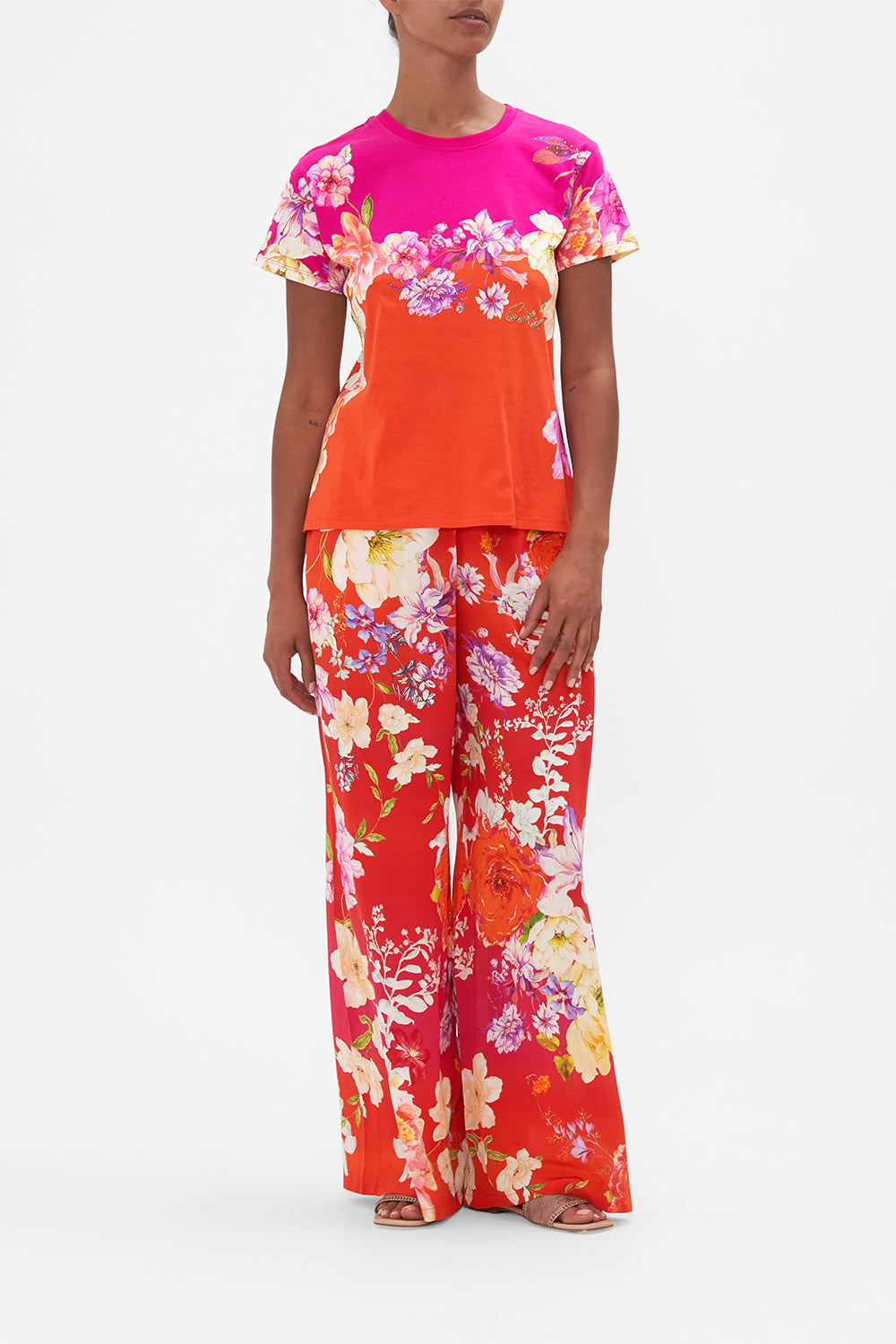 Front view of model wearing CAMILLA graphic tee in Kiss And Tell print