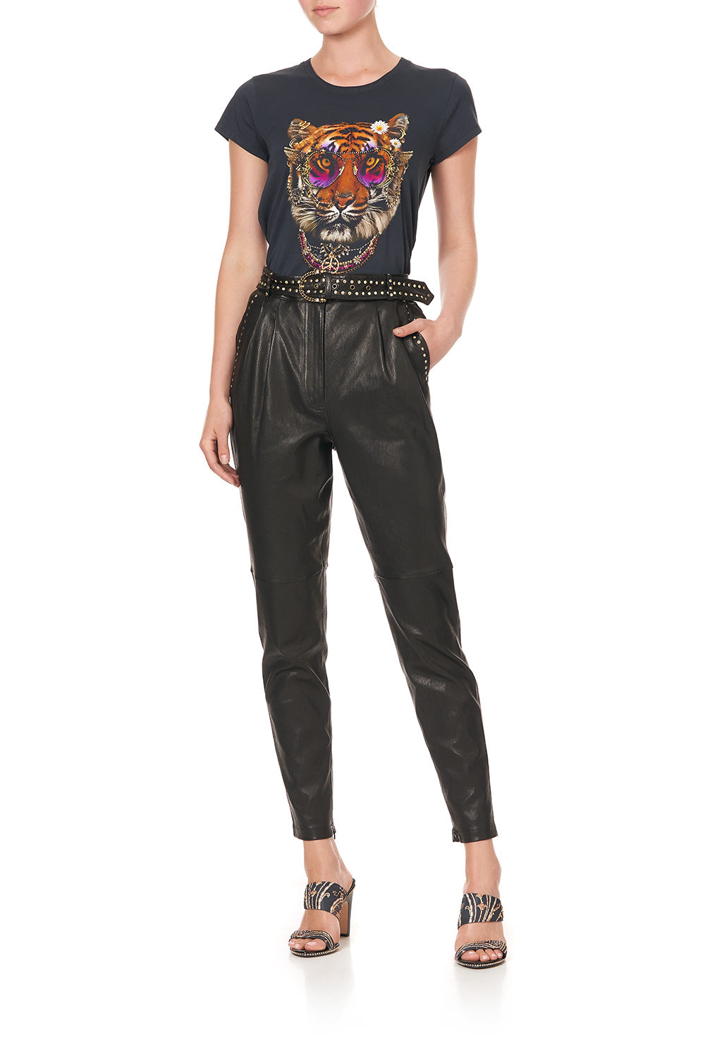 CURVED HEM FITTED TEE DRIFTING DREAMER