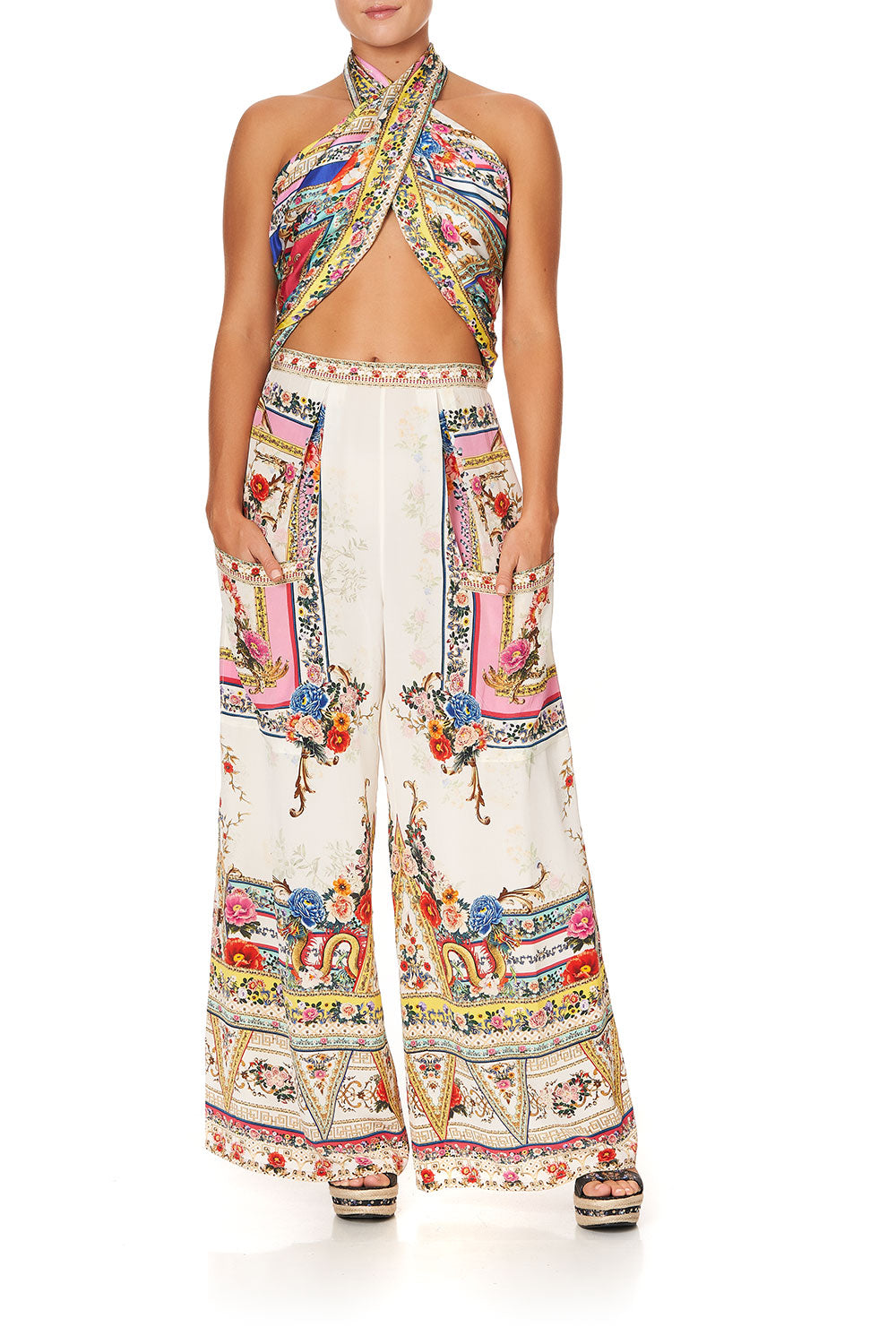 LARGE SQUARE SCARF PARTY IN THE PALACE