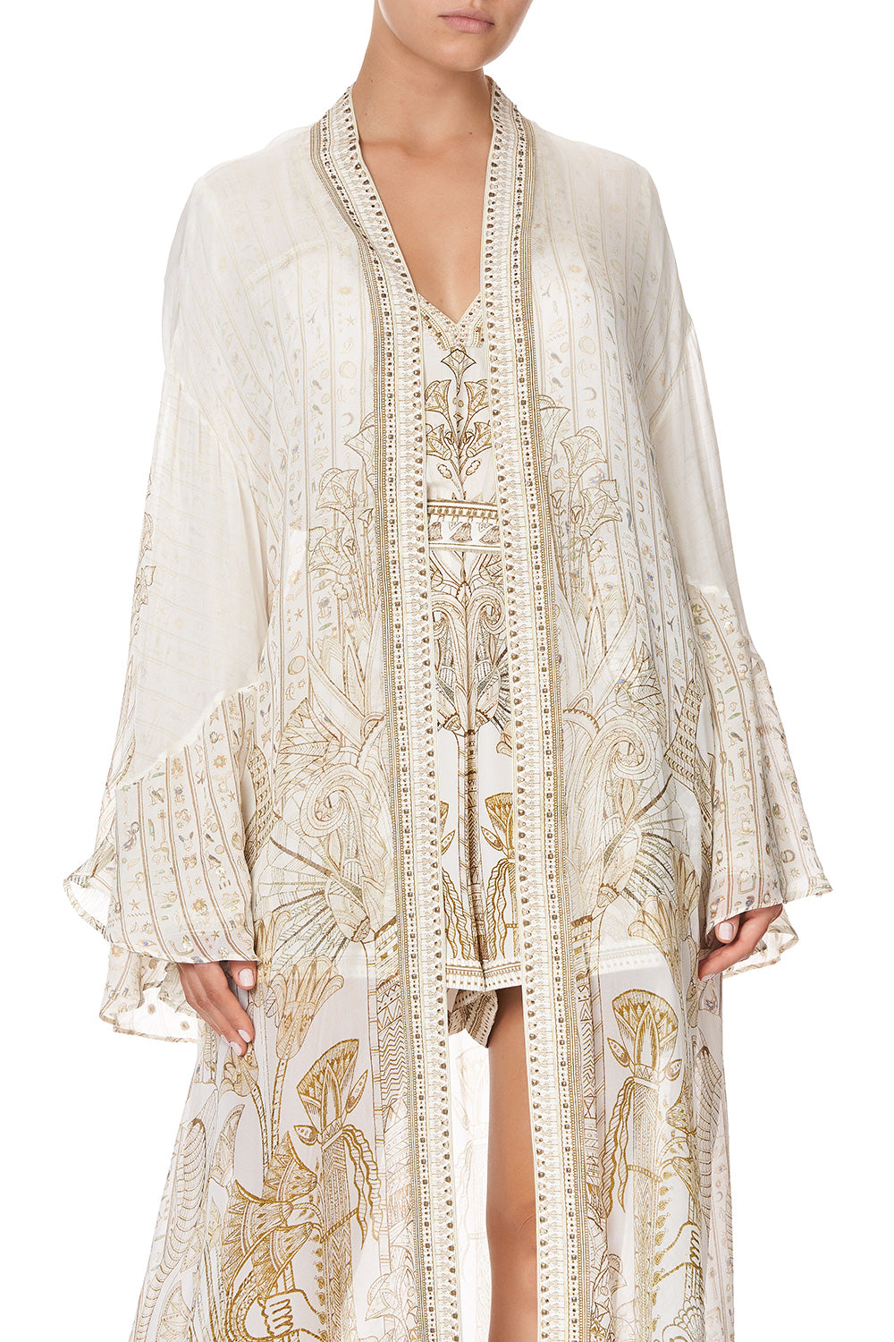 LAYERING ROBE WITH CONTRAST SLEEVE THE QUEENS CHAMBER