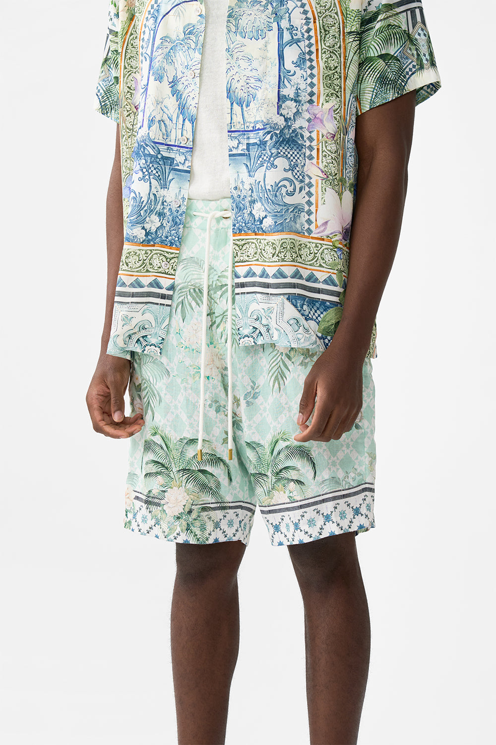 The CAMILLA MID LENGTH WALK SHORT JARDIM PARTY