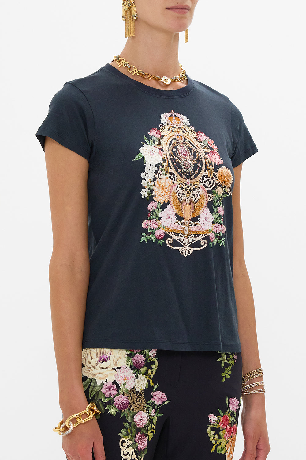 SLIM FIT ROUND NECK T-SHIRT - BLK/MULTI ADORNED IN ALEXANDRIA