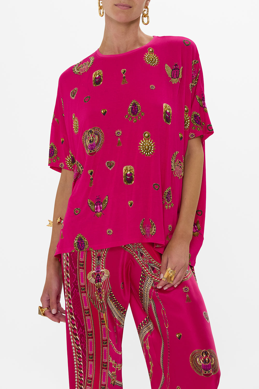 RELAXED FIT DROP SHOULDER TEE KISSED BY A COBRA