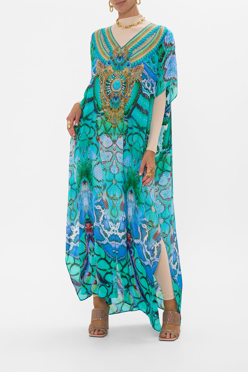 SLIM FIT KAFTAN WITH SPLIT PALISADES PAISLEY