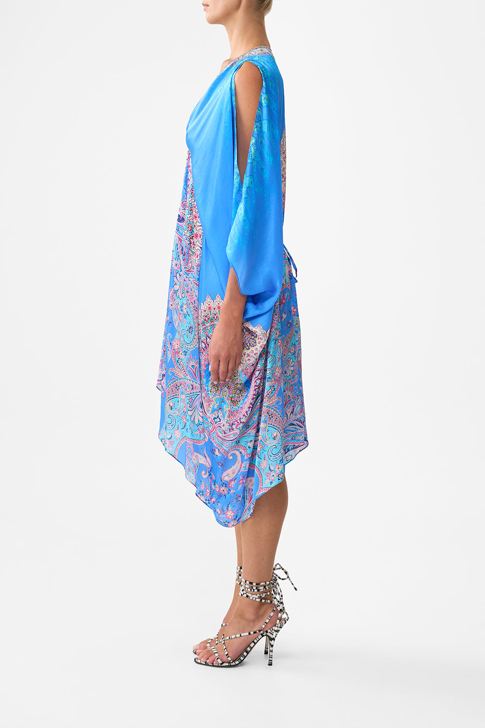 SHORT KAFTAN WITH HARDWARE FOOTSTEPS IN FOLKLORE