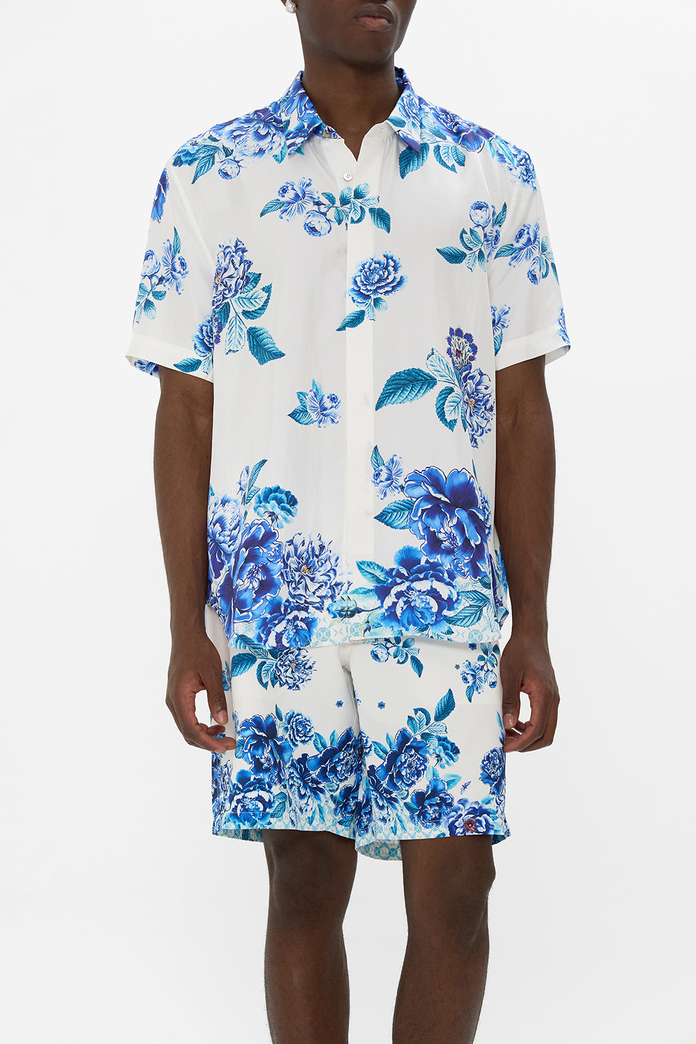 The CAMILLA SHORT SLEEVE OVERSIZED SHIRT A CERAMIC GARDEN