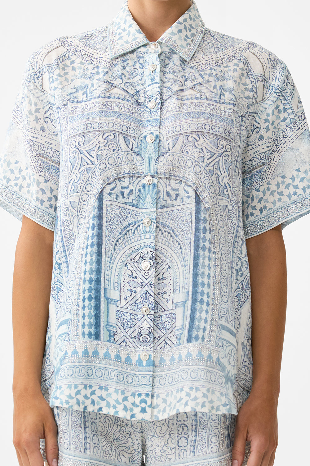 The CAMILLA CLASSIC SHIRT THE HUM OF THE ALHAMBRA