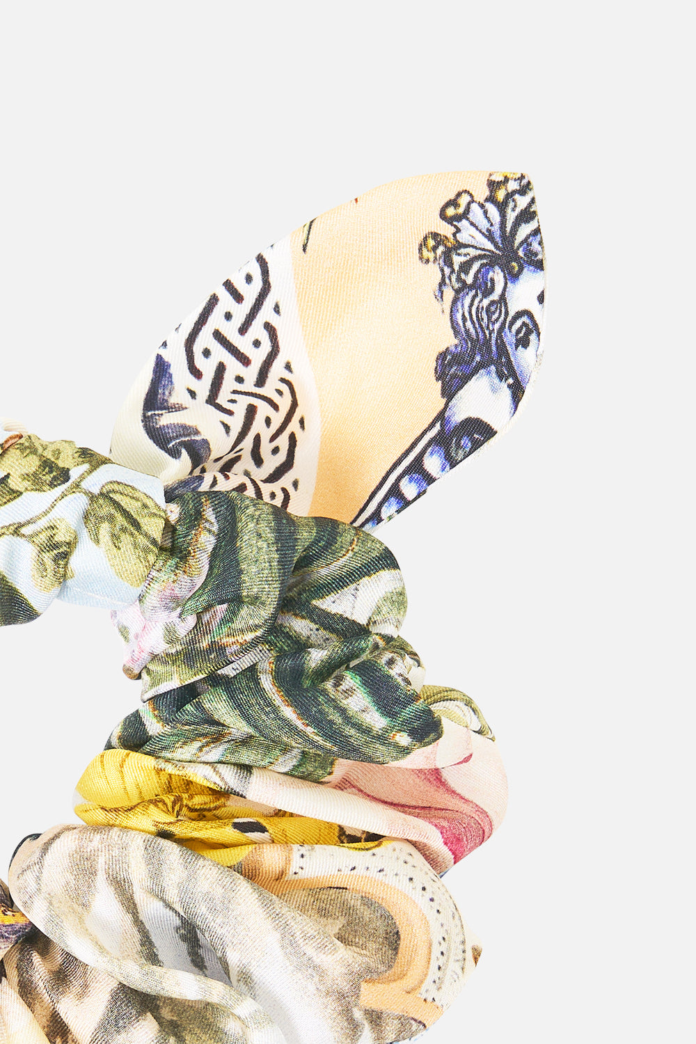 The CAMILLA SCRUNCHIE WITH TIE THE ARCHITECTS OF ALCÁZAR