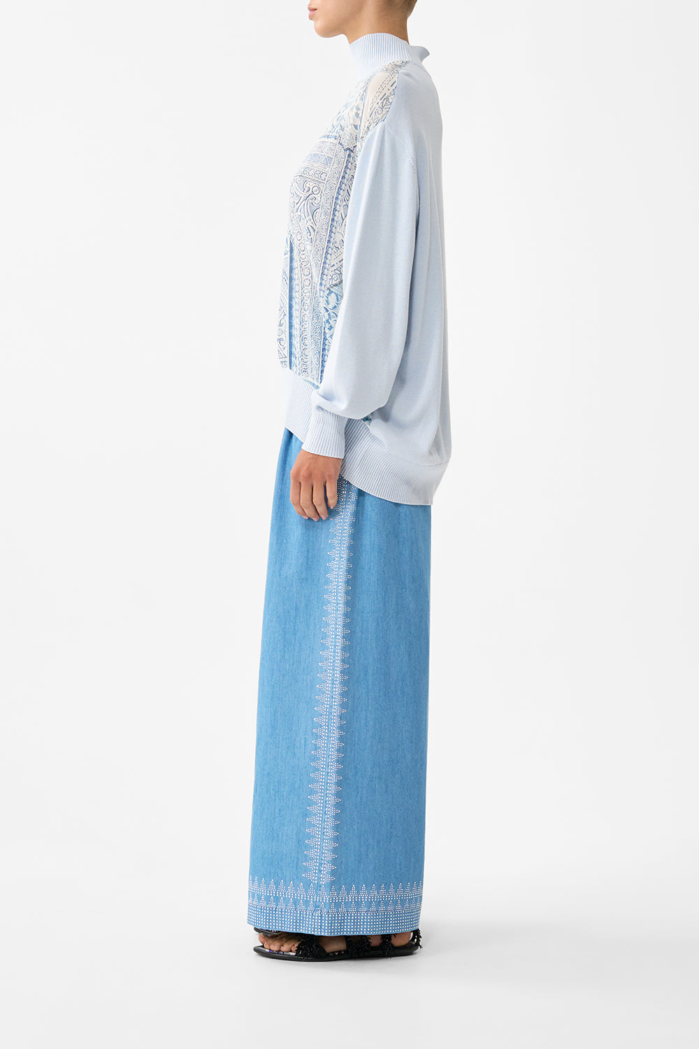 The CAMILLA SILK FRONT TURTLE NECK KNIT THE HUM OF THE ALHAMBRA
