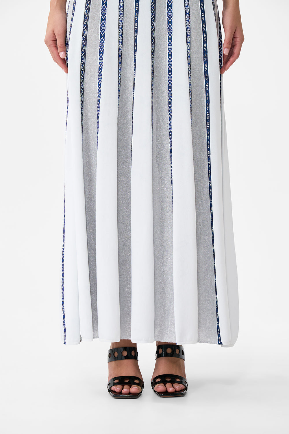 HALTER NECK KNIT DRESS WITH SILK TIE A TILED WONDERLAND