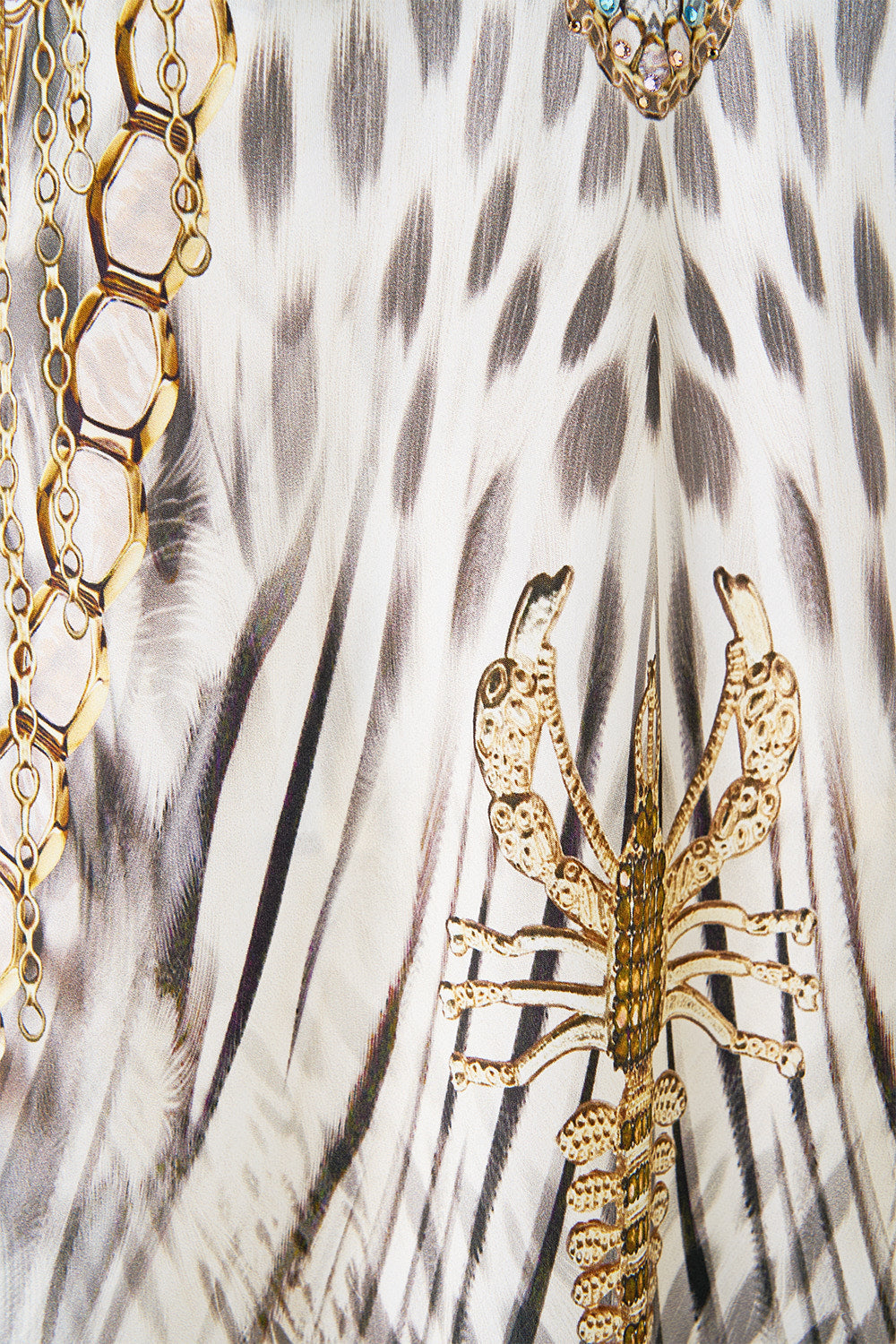 The CAMILLA V-NECK TOP WITH KNOT BACK LADY LIONHEART
