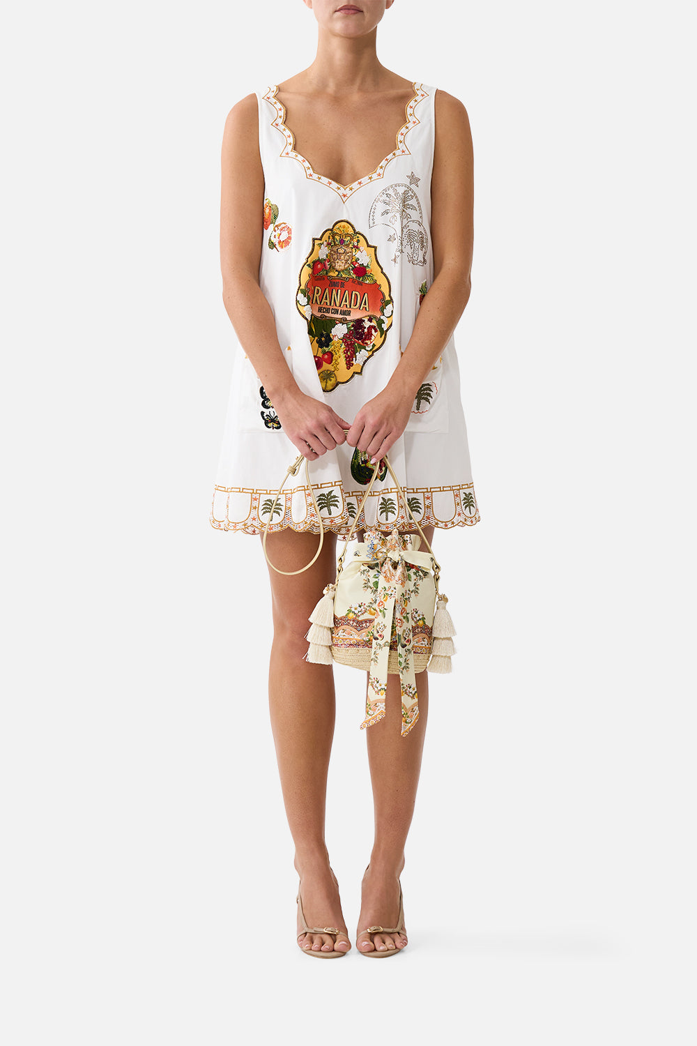 TIE TOP BUCKET BAG WITH TASSELS VA VA VINTAGE