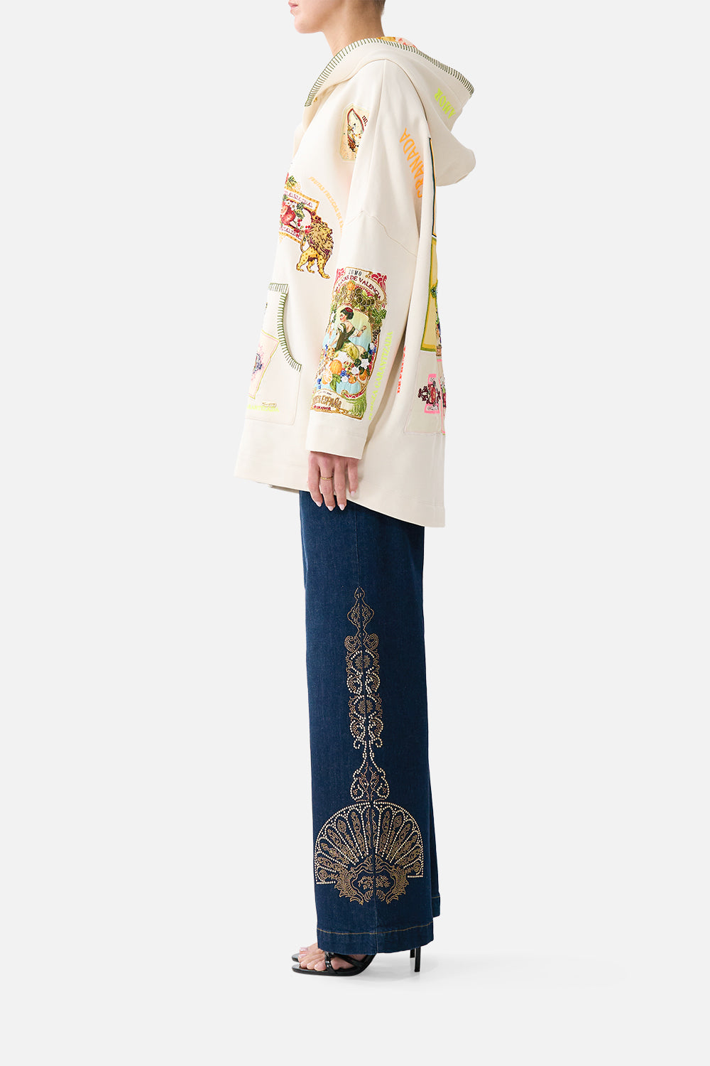The CAMILLA HOODIE JACKET WITH POCKETS MAGIC OF THE MERCADO
