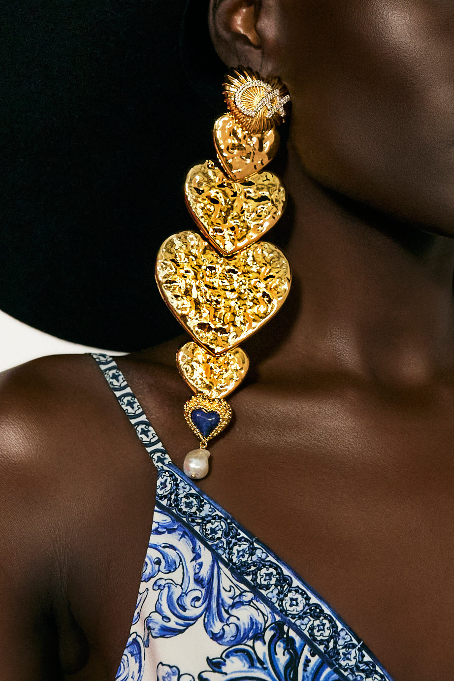 HEART STRING QUINTET LONG TEXTURED EARRINGS GOLD