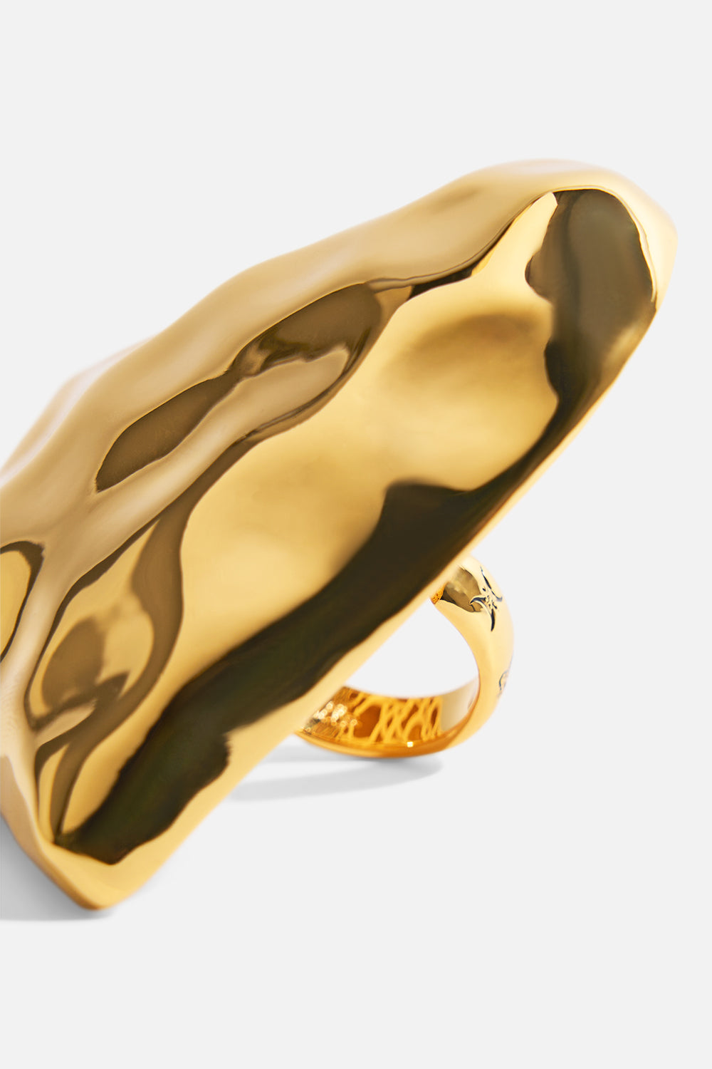 The CAMILLA THE HEART STRING QUINTET TEXTURED RING GOLD