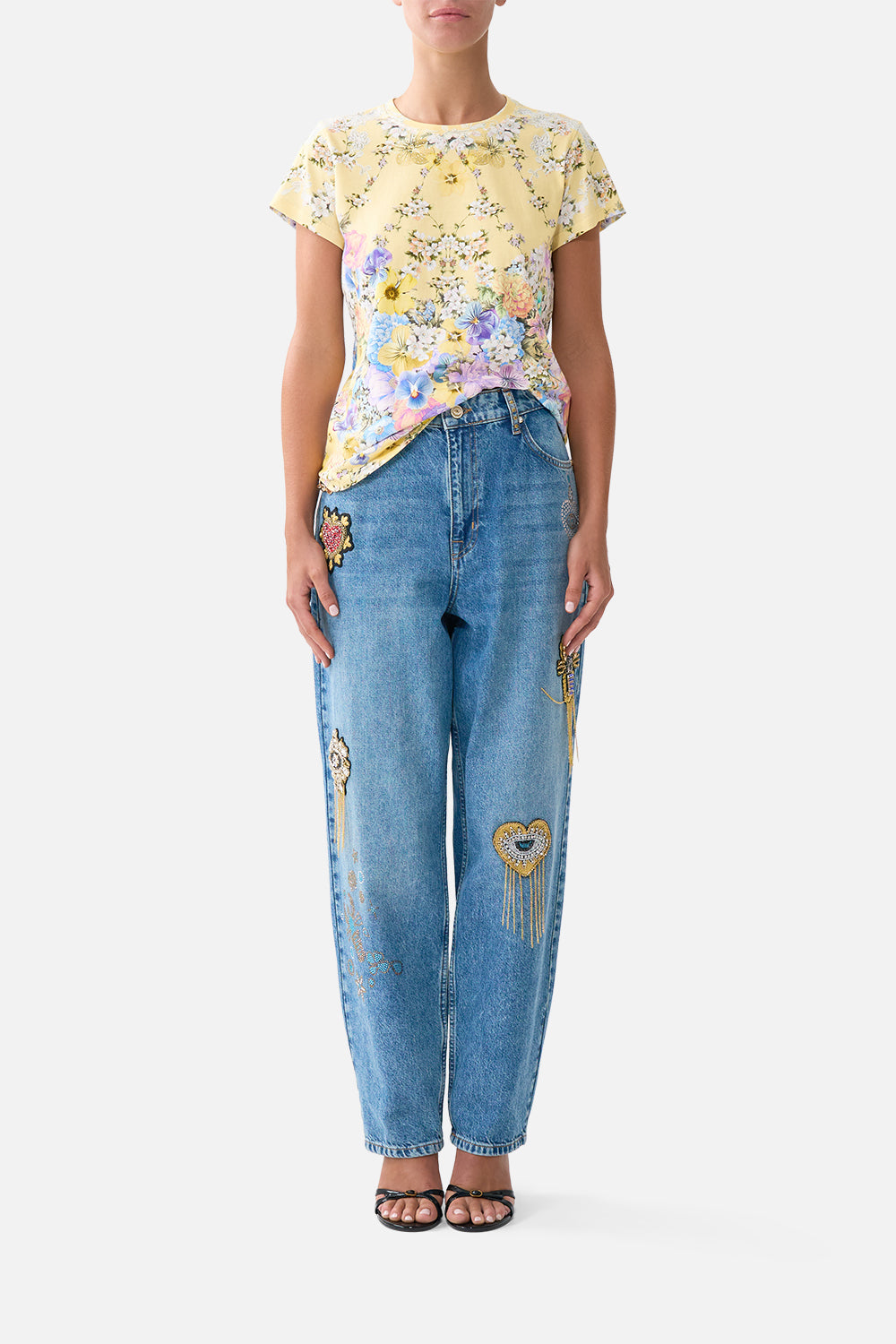 The CAMILLA SLIM FIT ROUND NECK T-SHIRT DARLING BUDSDARLING BUDS