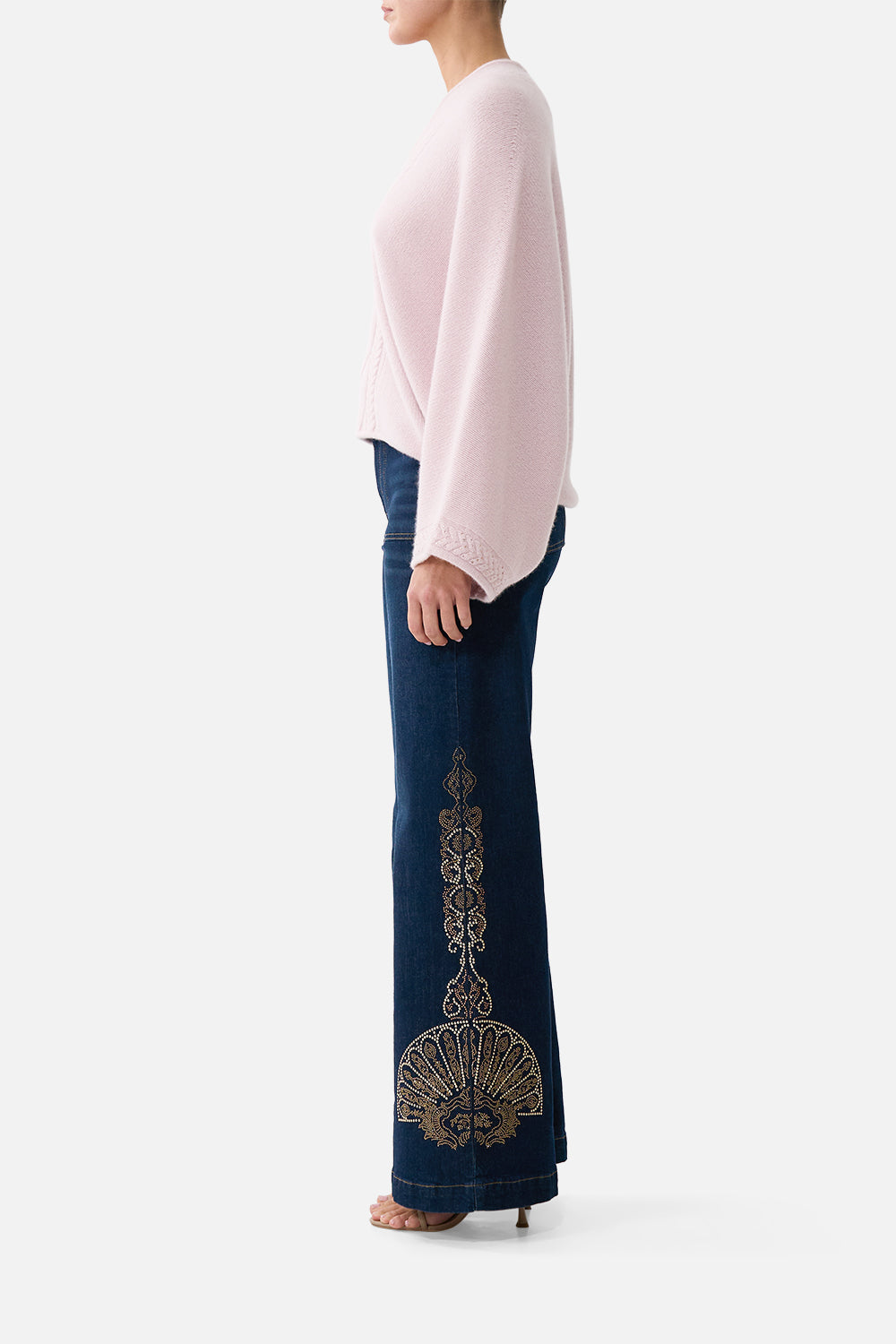The CAMILLA CASHMERE KNIT RELAXED V-NECK SWEATER CHAMBER OF BLOOMS