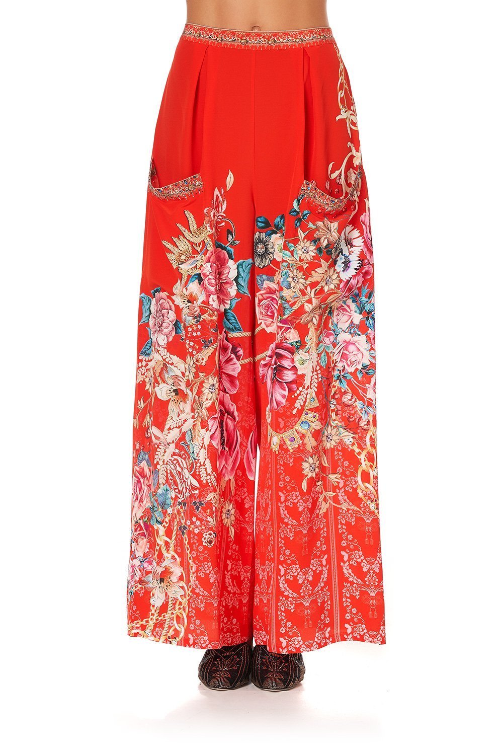 WIDE LEG TROUSER WITH FRONT POCKETS AND THE QUEEN WORE RED