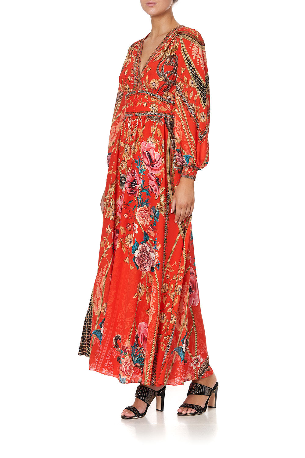 BUTTON DRESS WITH SHAPED WAISTBAND AND THE QUEEN WORE RED