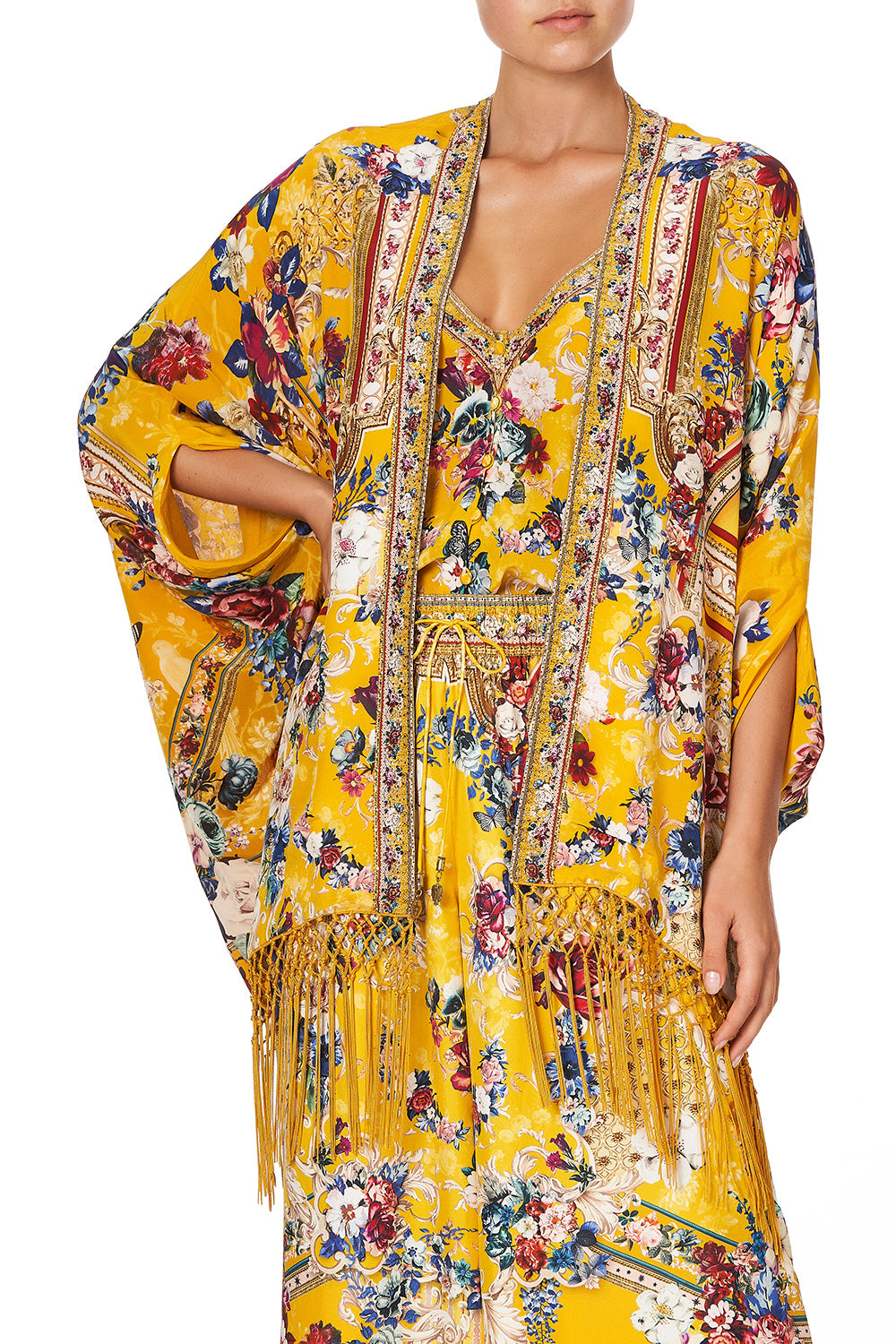 SHORT CAPE CROWNED ROSES