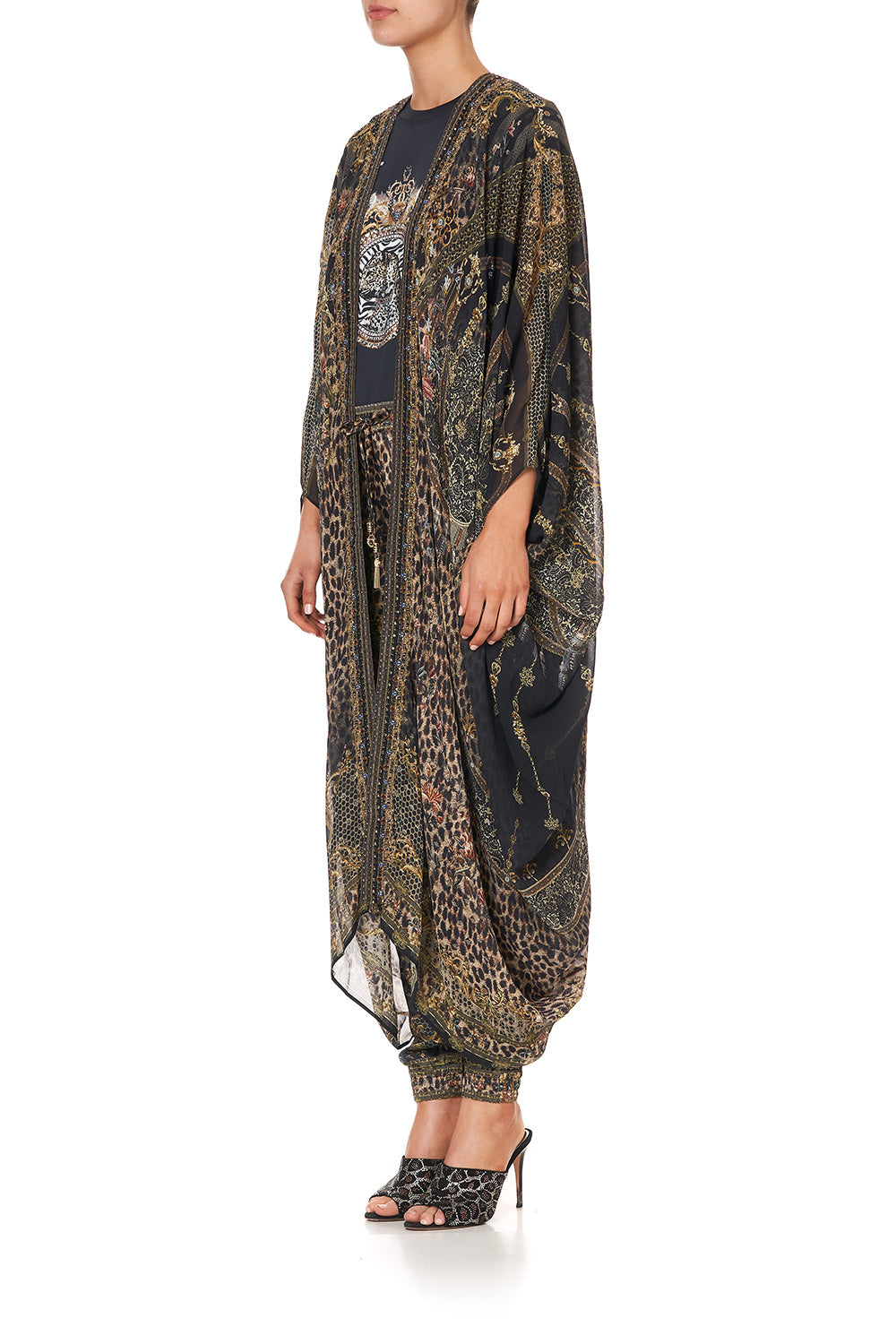 LAYER WITH CENTRE BACK PANEL ABINGDON PALACE