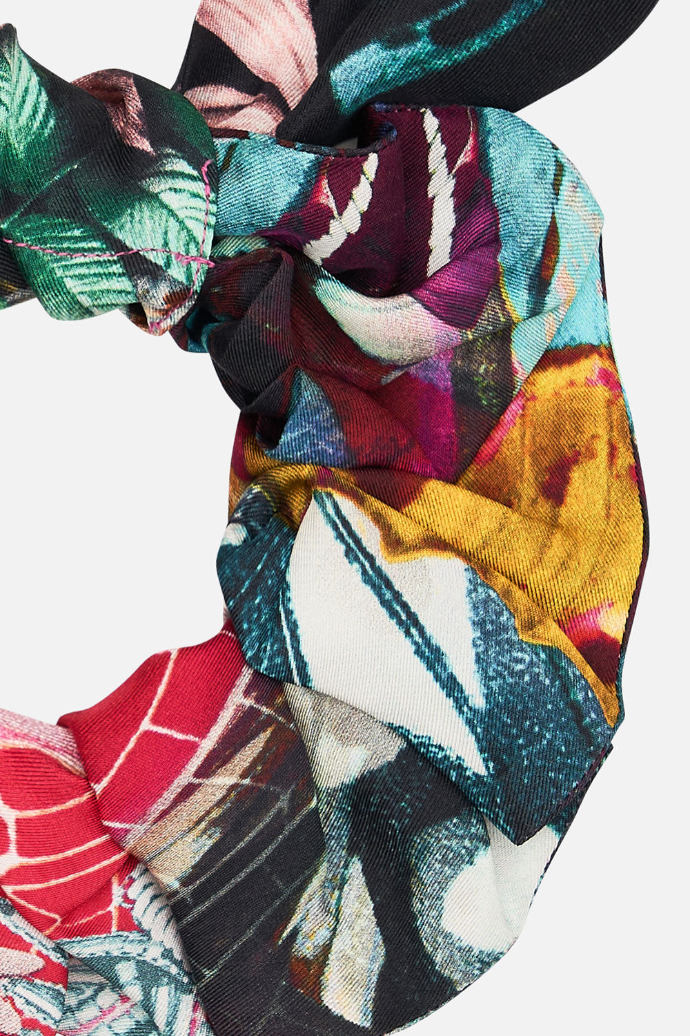 SCRUNCHIE IN A FLUTTER