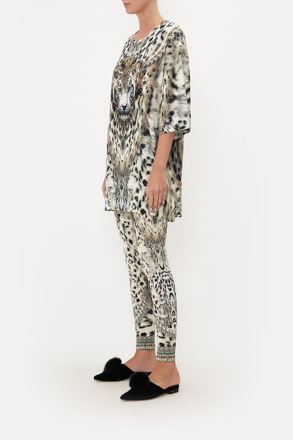 SUPER OVERSIZED TEE SNOW WHISPERS LOUNGE