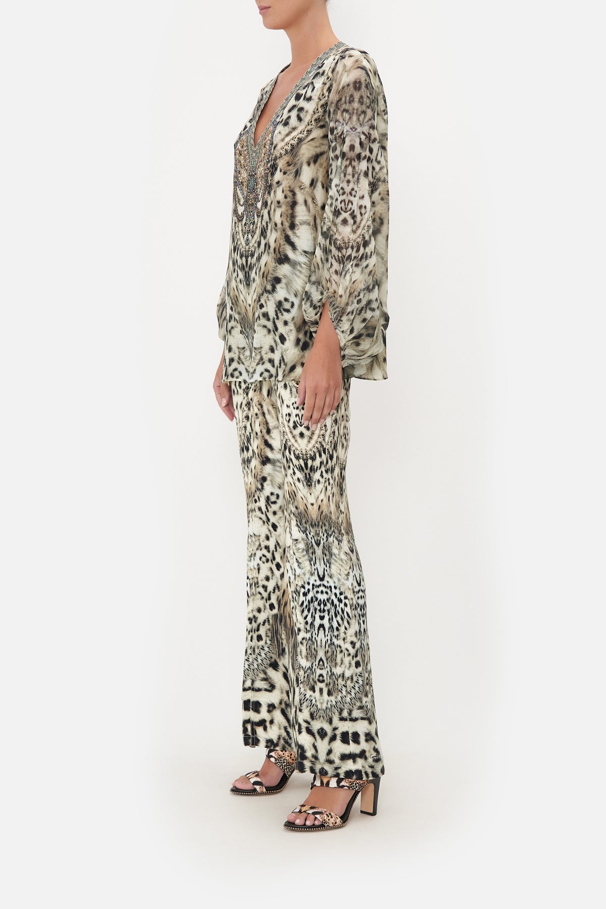 PANEL SLEEVE BLOUSE SNOW WHISPERS