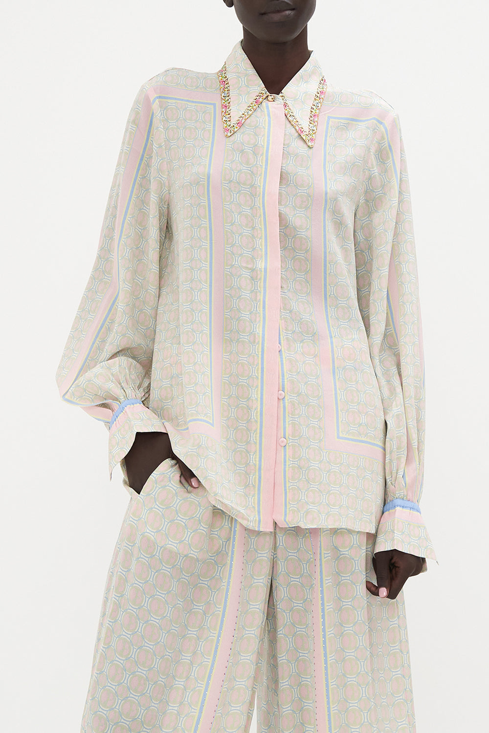 CURVED COLLAR BLOUSE SUNLIGHT SYMPHONY