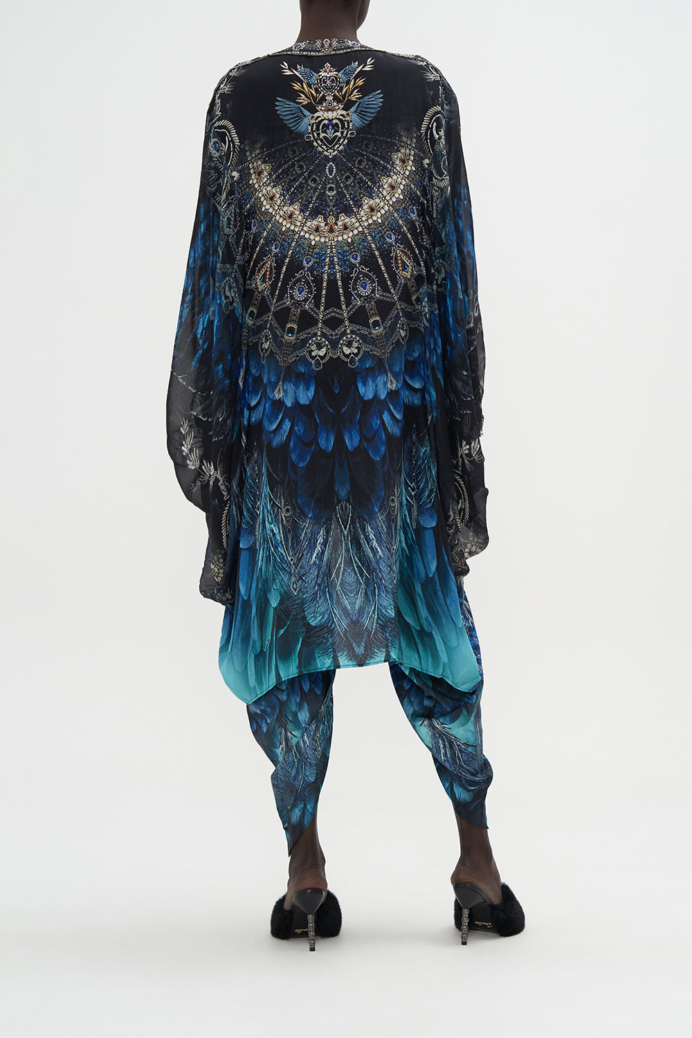 DRAMATIC SLEEVE COCOON LAYER GROUND CONTROL