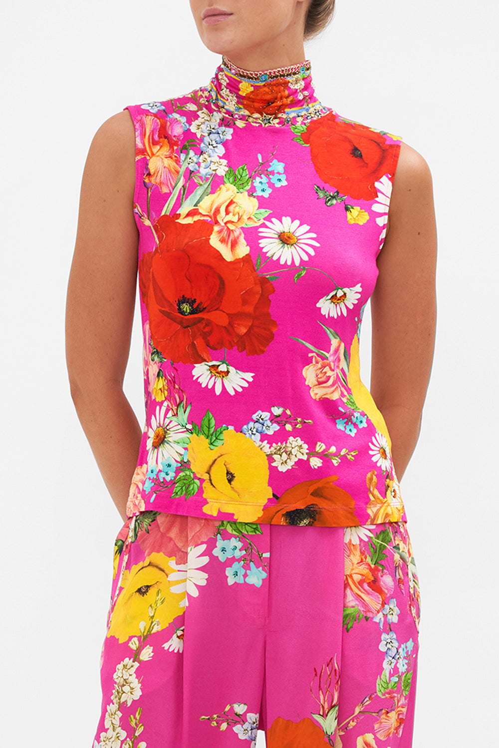 SLEEVELESS TURTLENECK RAINBOW BODY