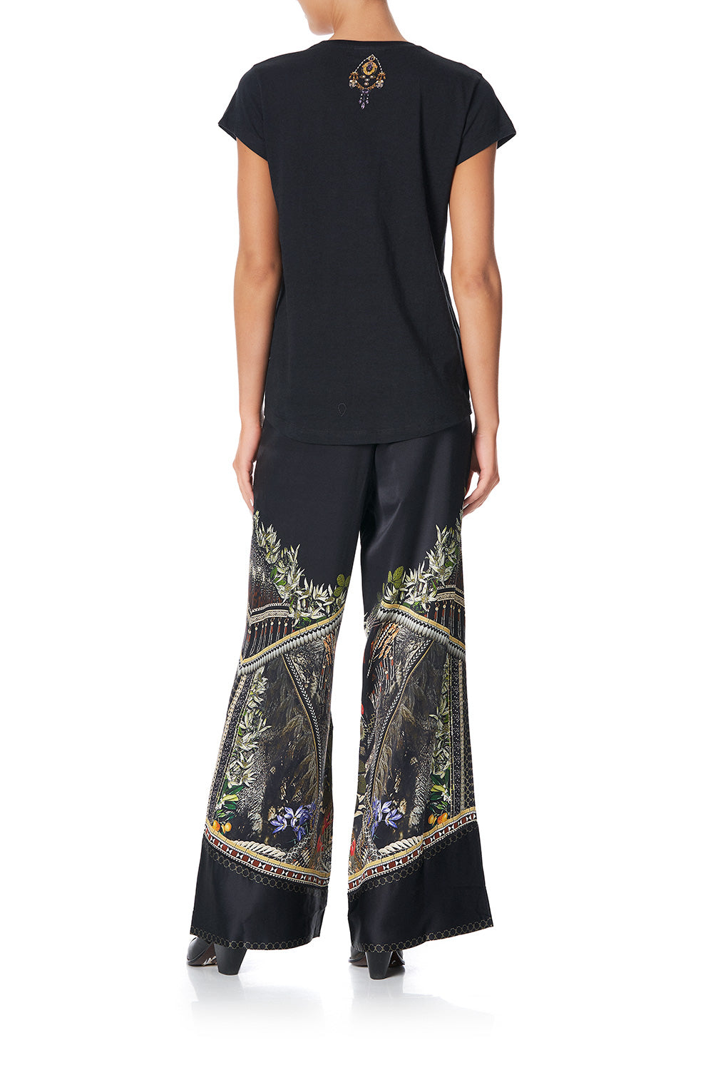 CURVED HEM FITTED TEE BOTANICAL CHRONICLES