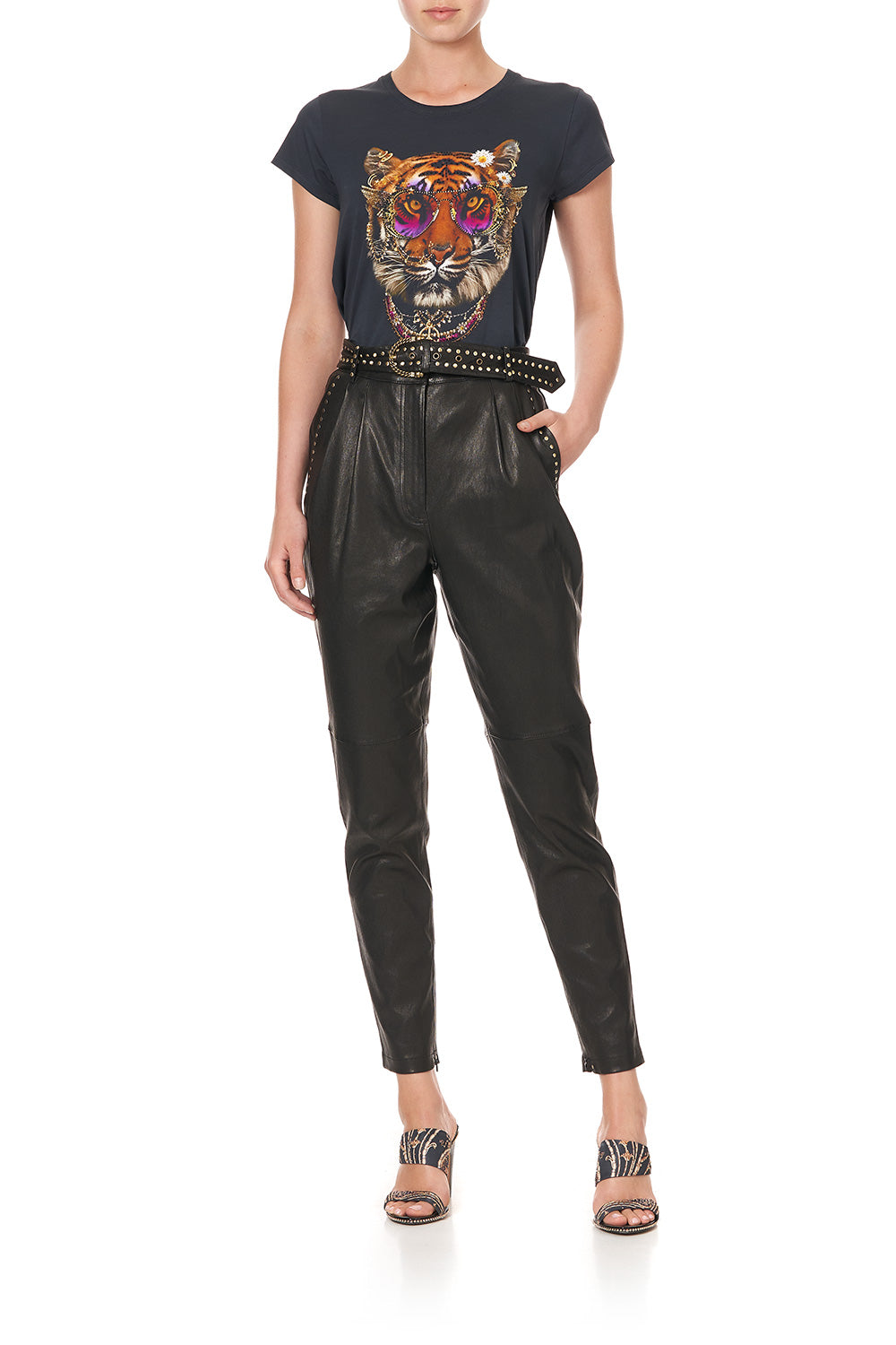 CURVED HEM FITTED TEE DRIFTING DREAMER