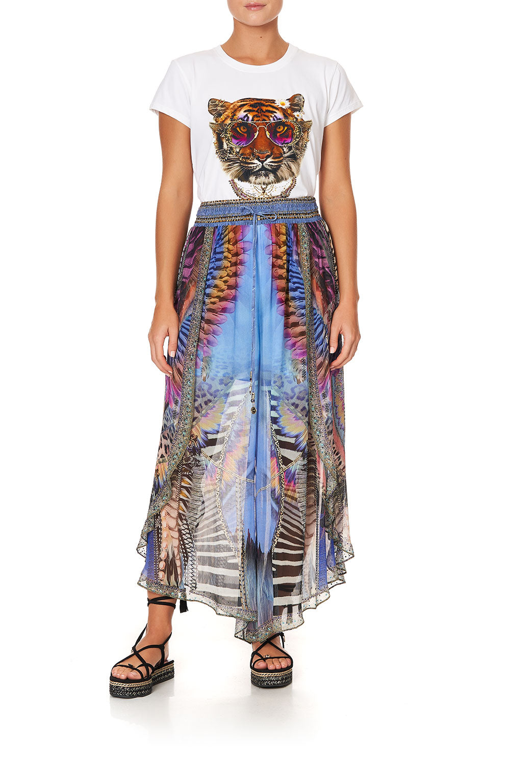 CURVED HEM FITTED TEE LOVE ON THE WING