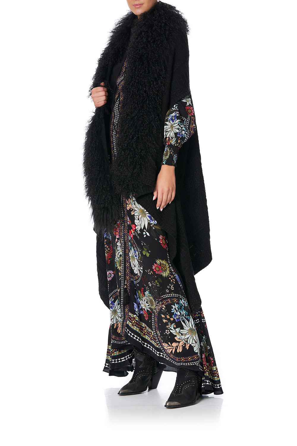 SHEARLING CAPE PAVED IN PAISLEY