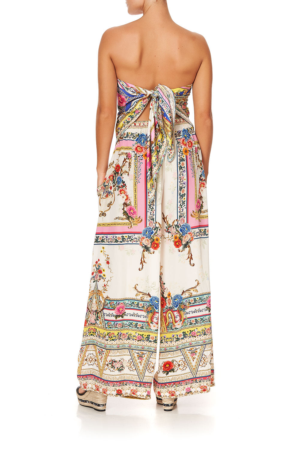 LARGE SQUARE SCARF PARTY IN THE PALACE